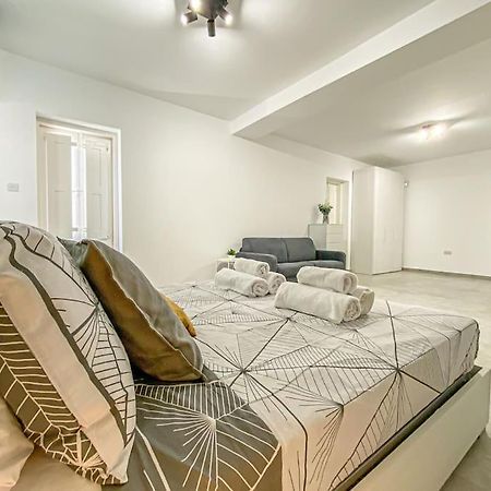 Апартаменты Designer Duplex Penthouse In Floriana Экстерьер фото