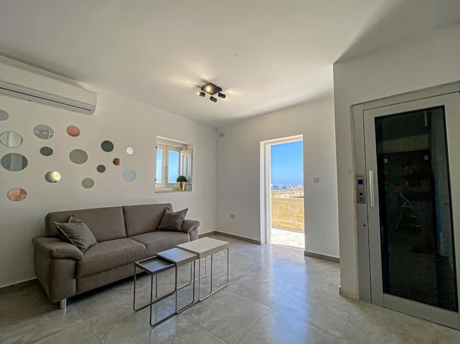 Апартаменты Designer Duplex Penthouse In Floriana Экстерьер фото